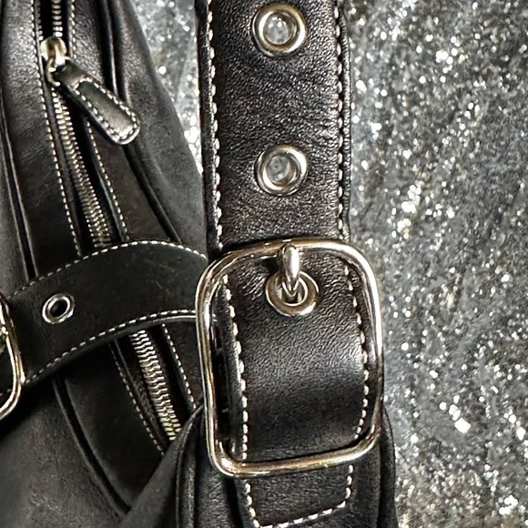 COACH Black Leather Hobo Style Shoulder Bag - Picture 4 of 17